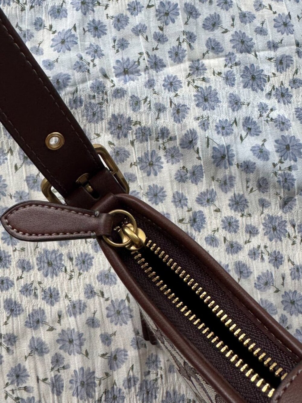 Coach Hamptons Signature Hobo Shoulder Bag - Picture 5 of 10